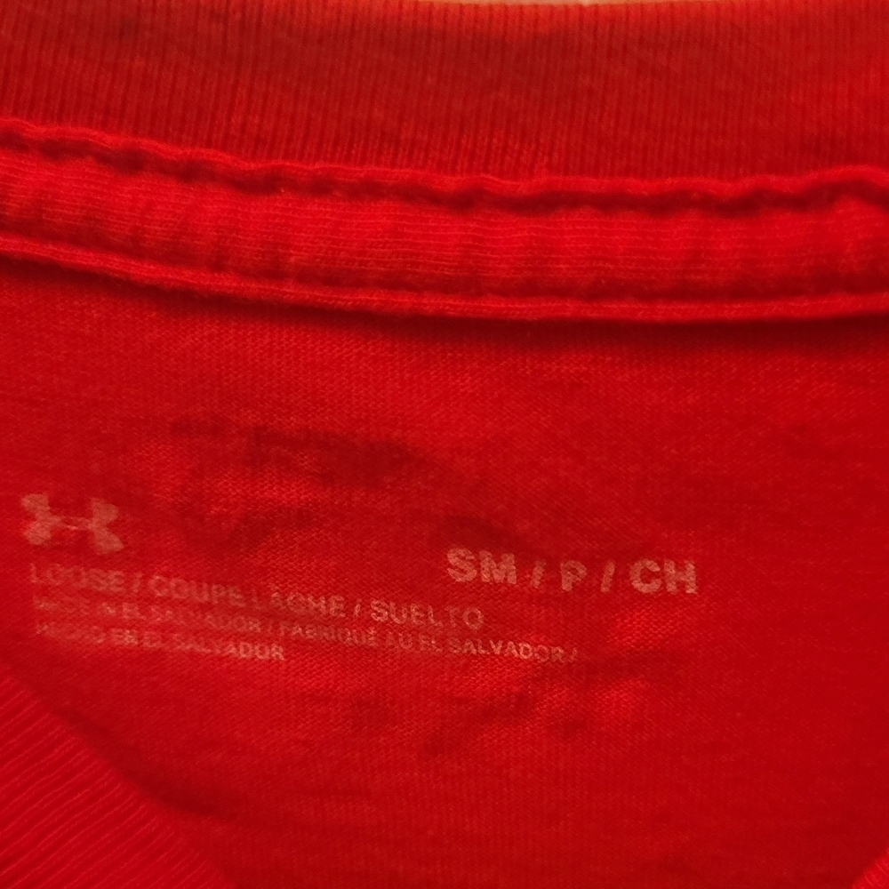 Under Armour Men's Red Tee - Picture 2 of 3